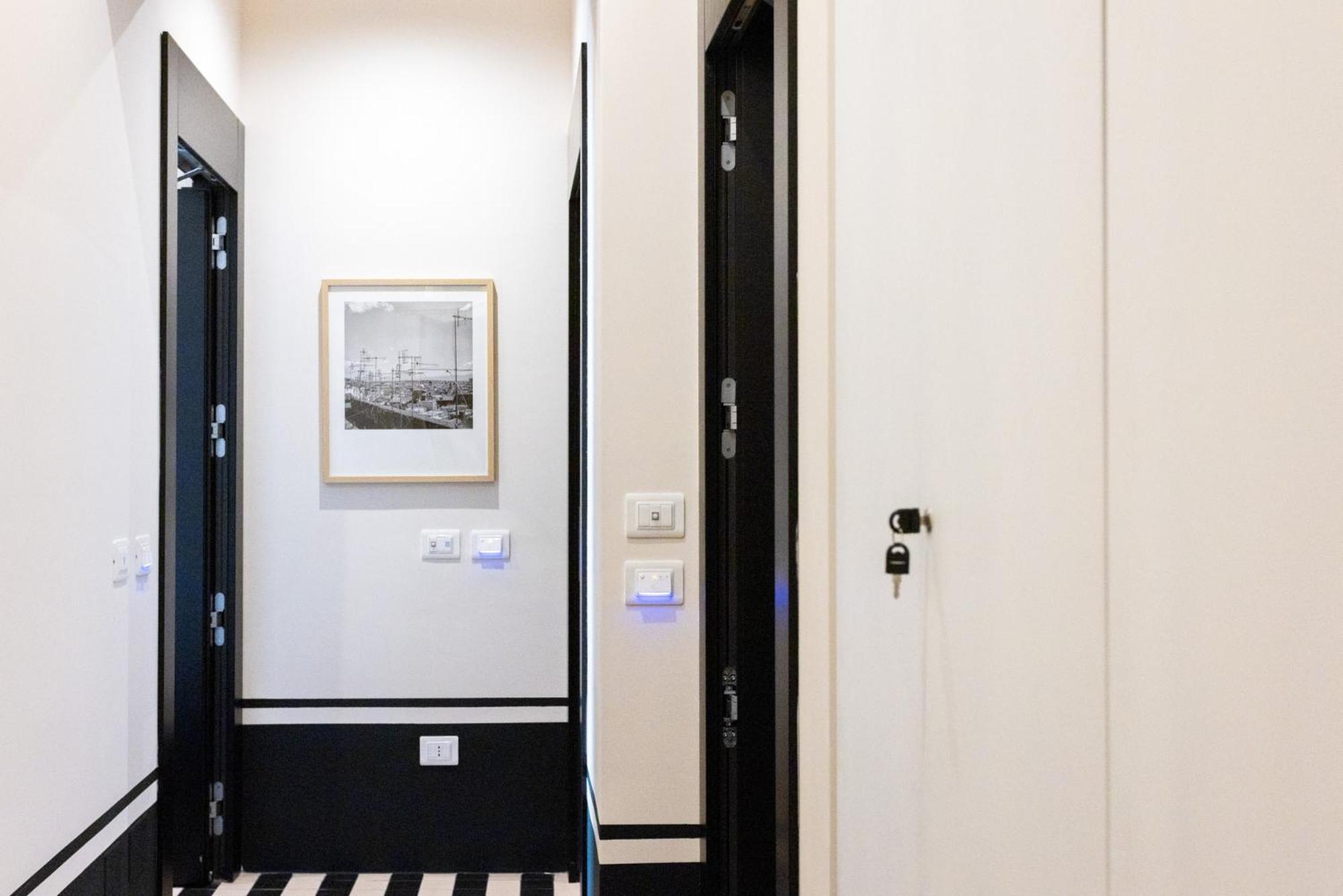 Don Vittorio A Chiaia Hotel เนเปิลส์ ภายนอก รูปภาพ